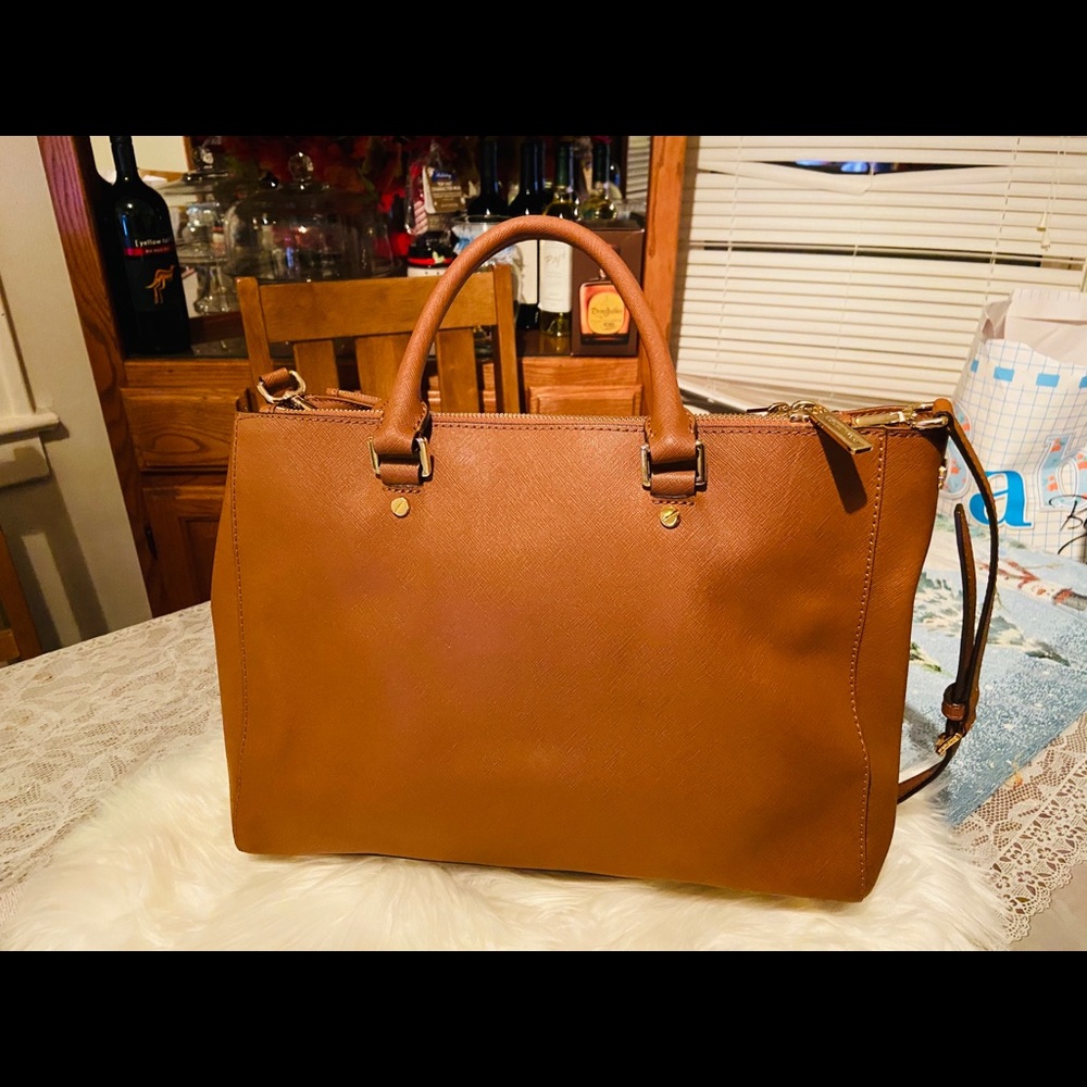 Michael kors hobos color brown good condition - Picture 3 of 8